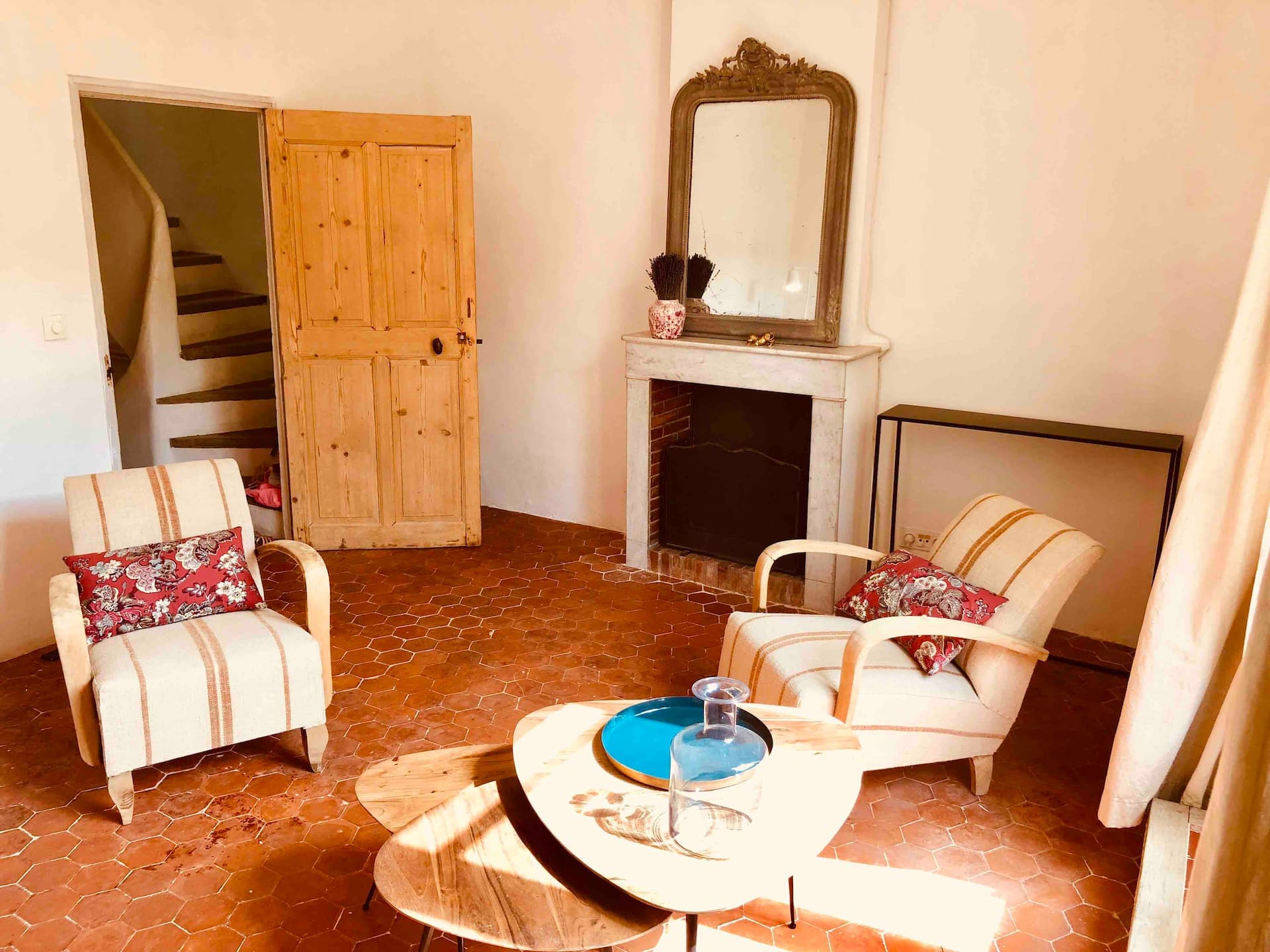Salon avec balcon